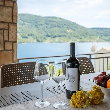 Erika By Guide Вела-Лука