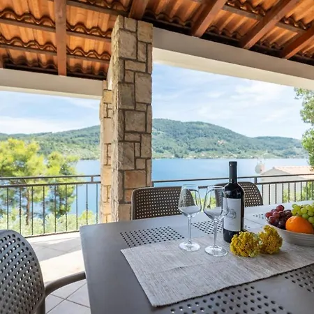 Erika By Guide * ヴェラ・ルカ