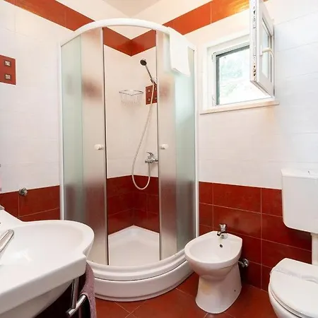 Erika By Guide * ヴェラ・ルカ