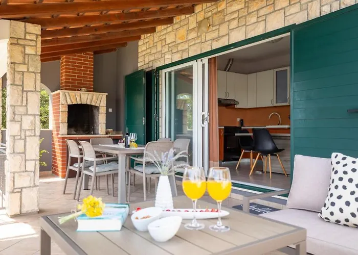 Erika By Guide Vela Luka